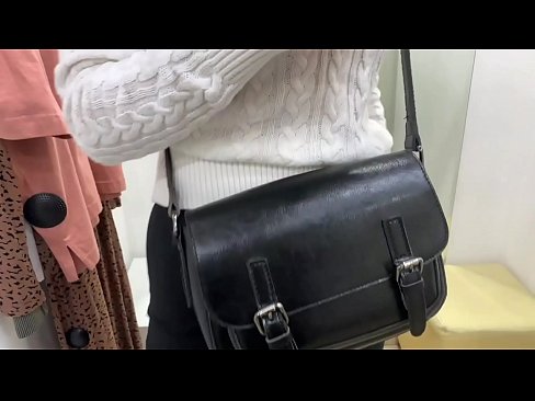 ❤️ Публичная мастурбация молоденькой сучки ФералБерри с дилдо в примерочной ❤️ Видео траха на порно сайте pornxlxx.ru
