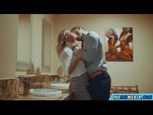 ❤️ когда грудастая блондинка соблазняет тебя в общественном туалете ❤️ Видео траха на порно сайте pornxlxx.ru